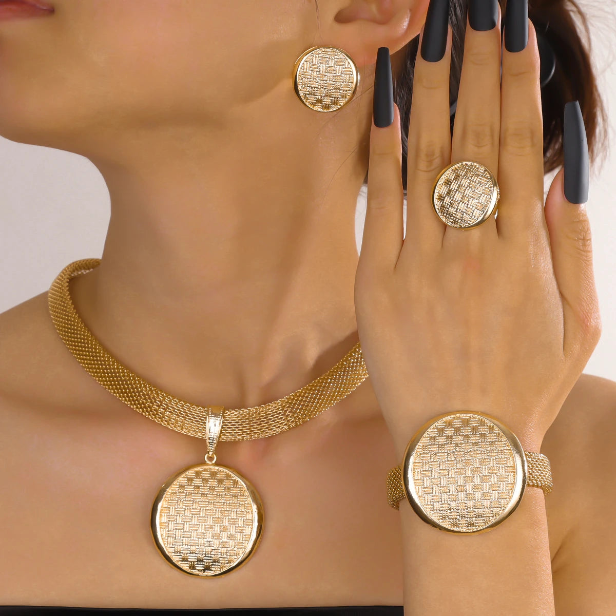 Bridal Indian Jewelry Set – Round Pendant Necklace with Earrings, Bracelet & Ring