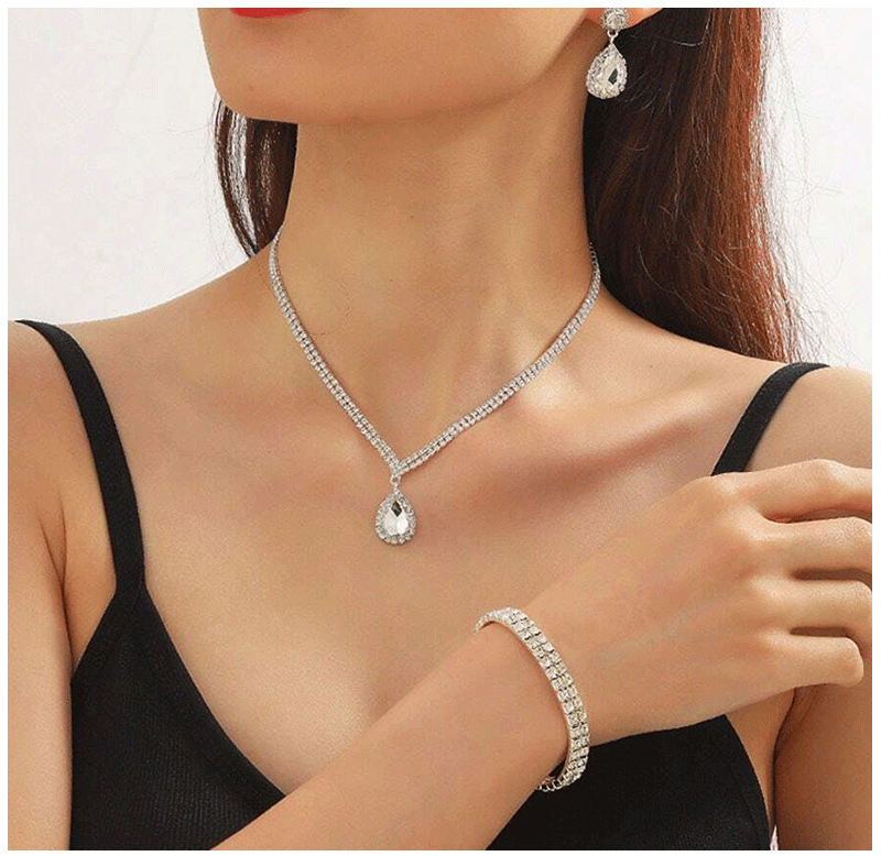 Exquisite 4-Piece Jewelry Set – Crystal Rhinestone Necklace, Earrings, Bracelet & Pendant