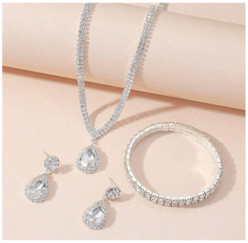 Exquisite 4-Piece Jewelry Set – Crystal Rhinestone Necklace, Earrings, Bracelet & Pendant