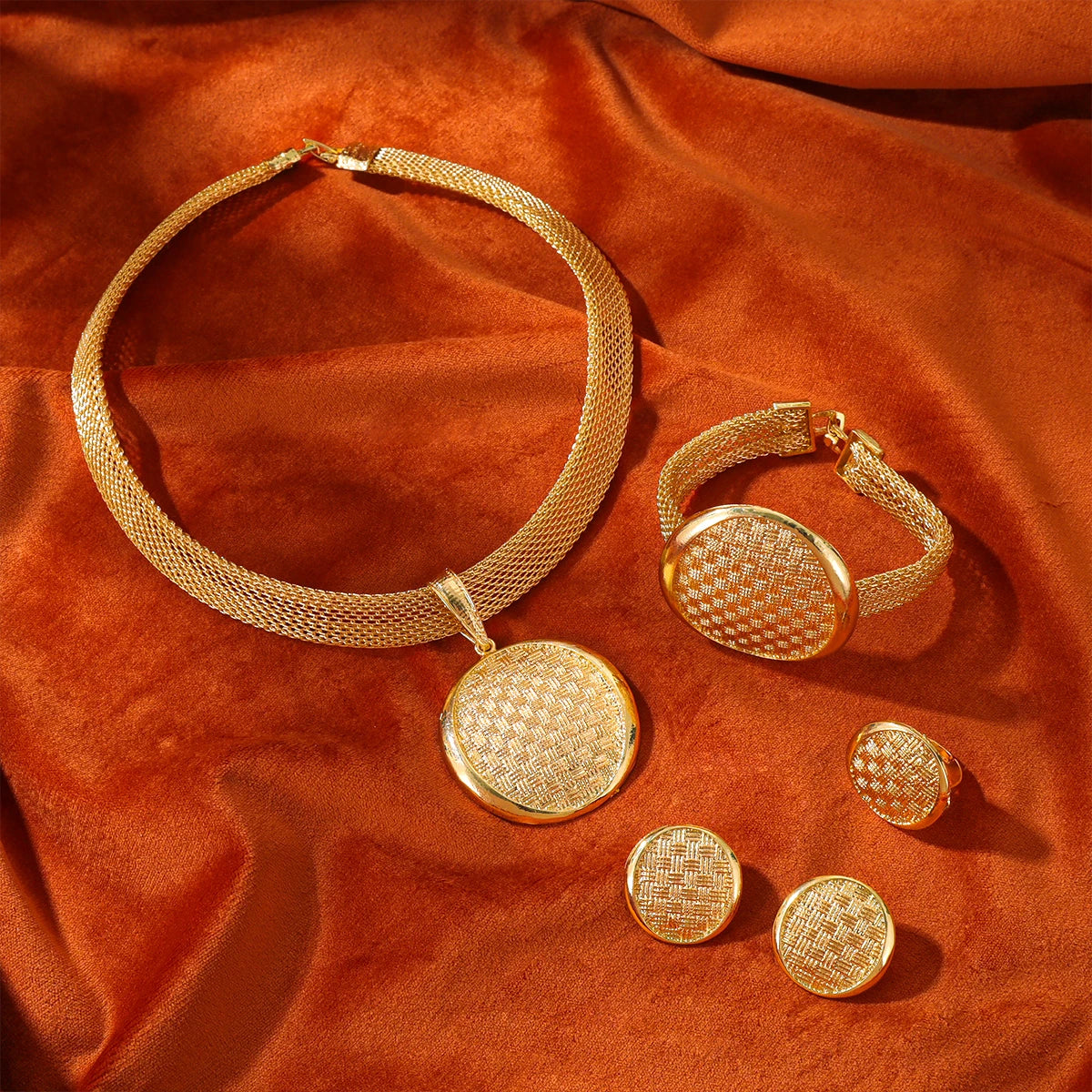 Bridal Indian Jewelry Set – Round Pendant Necklace with Earrings, Bracelet & Ring