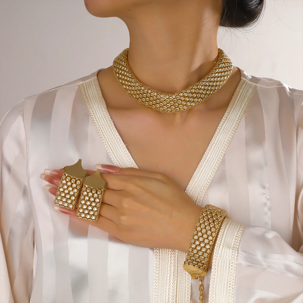 Dubai Jewelry Set – Elegant Bridal Necklace, Bracelet & Earrings